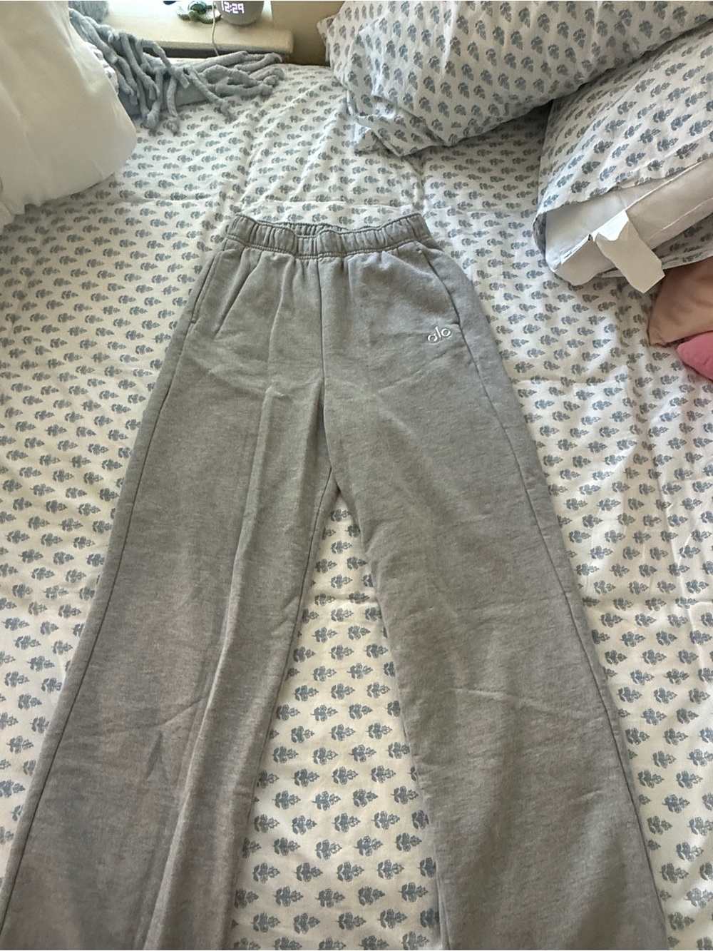 Alo Yoga Grey Accolade Sweatpants